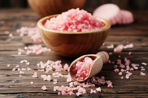 close-up-ice-cream-bowl-table_1048944-3289741