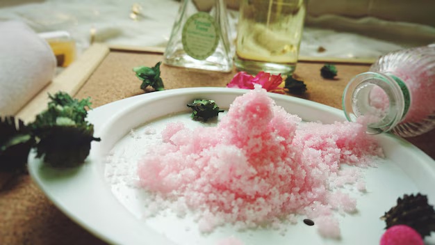 close-up-ice-cream-plate-table_1048944-10910691