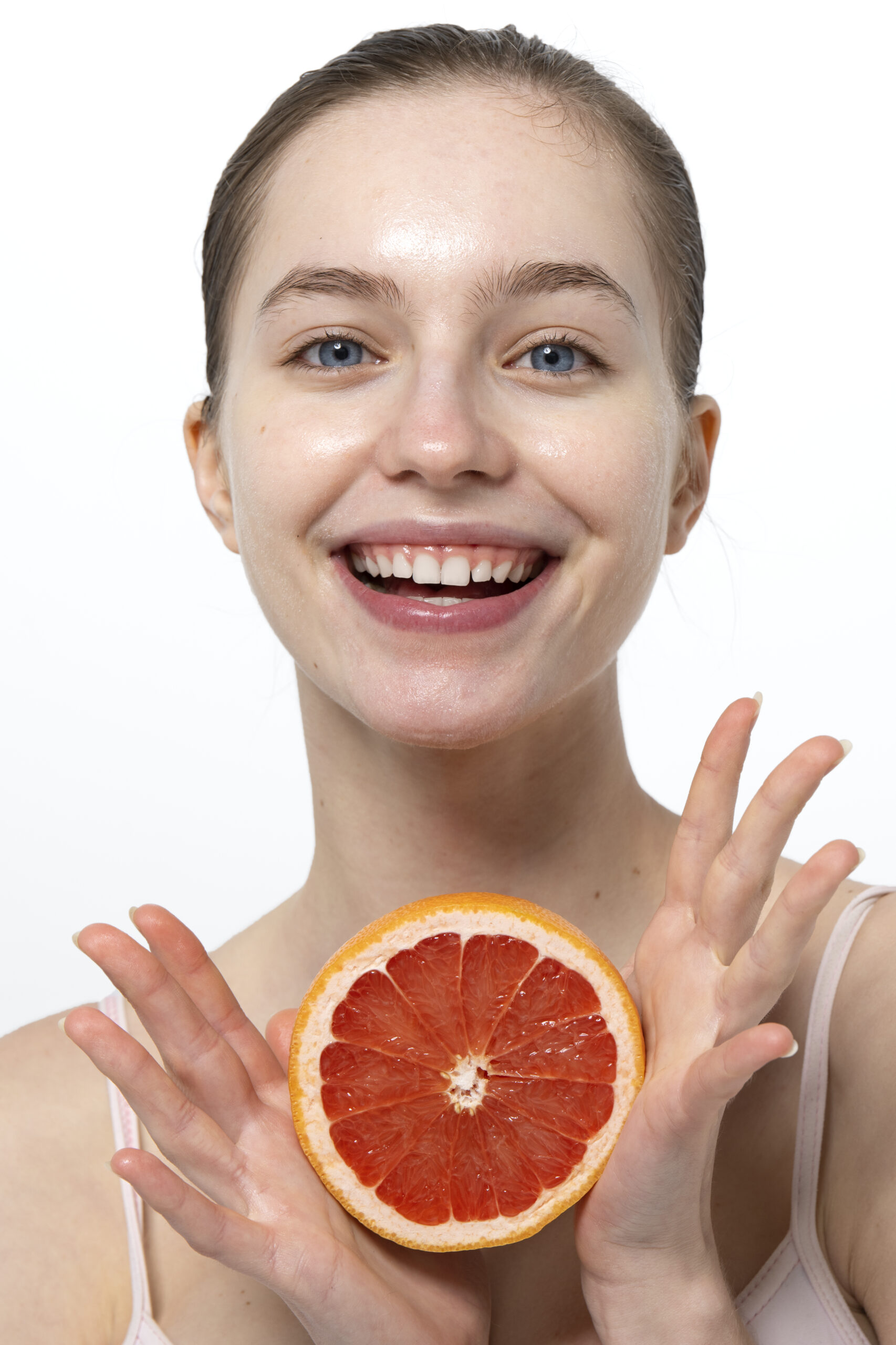 smiley-woman-holding-grapefruit-front-view